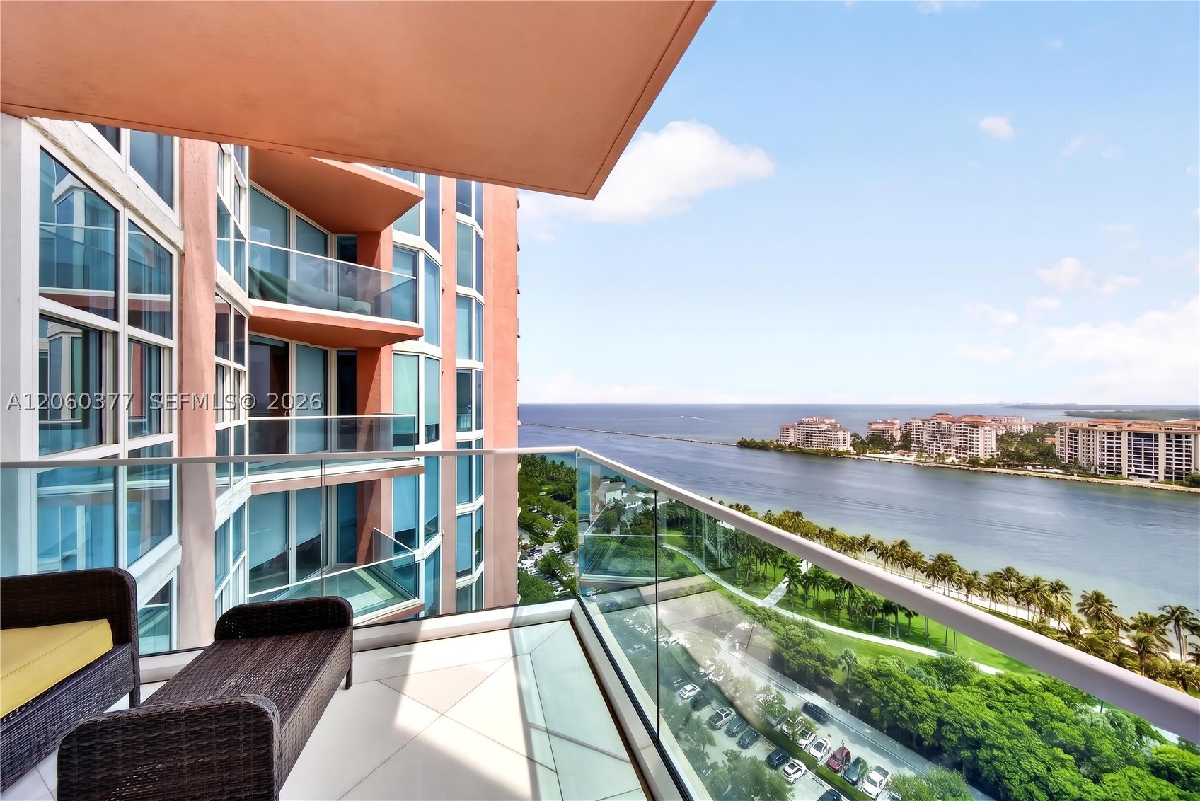 300 S Pointe Dr #2104, Miami Beach FL 33139