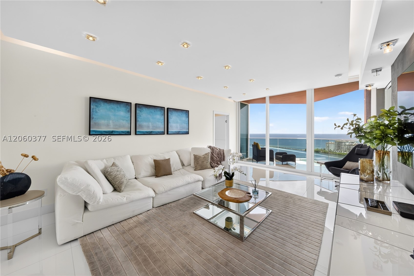 300 S Pointe Dr #2104, Miami Beach FL 33139