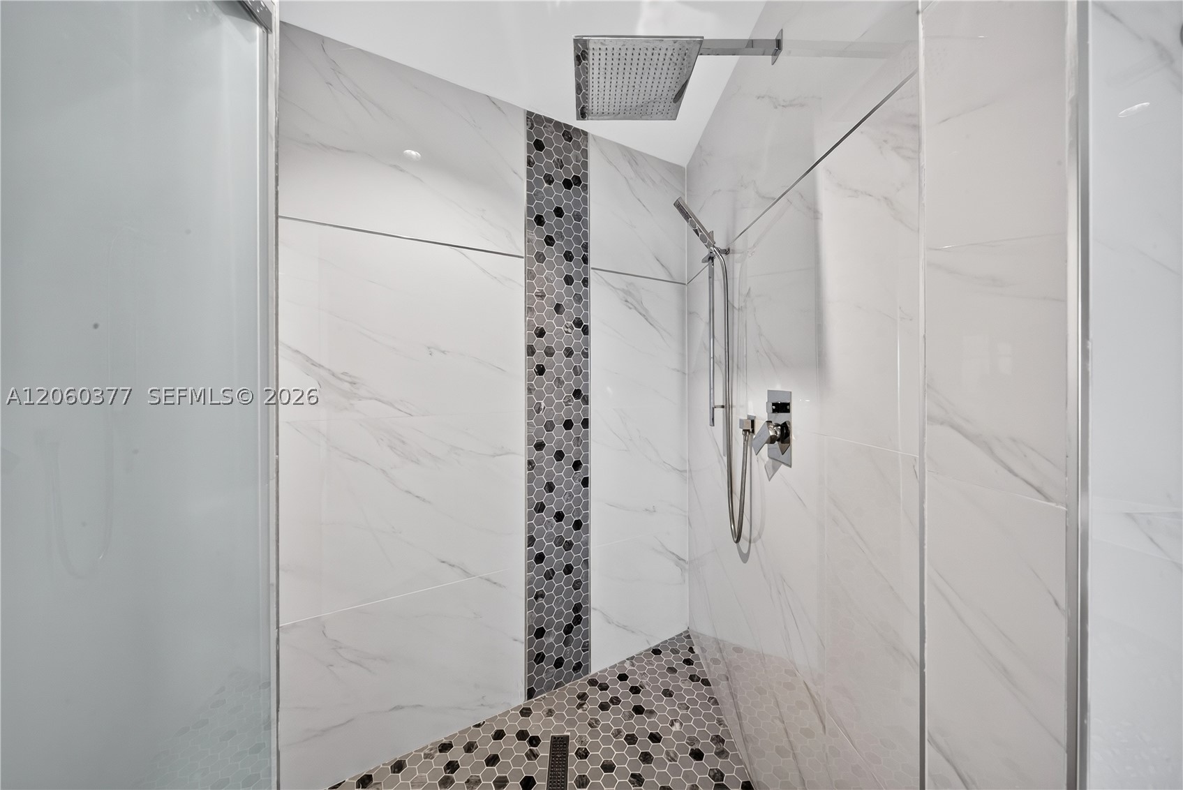 300 S Pointe Dr #2104, Miami Beach FL 33139
