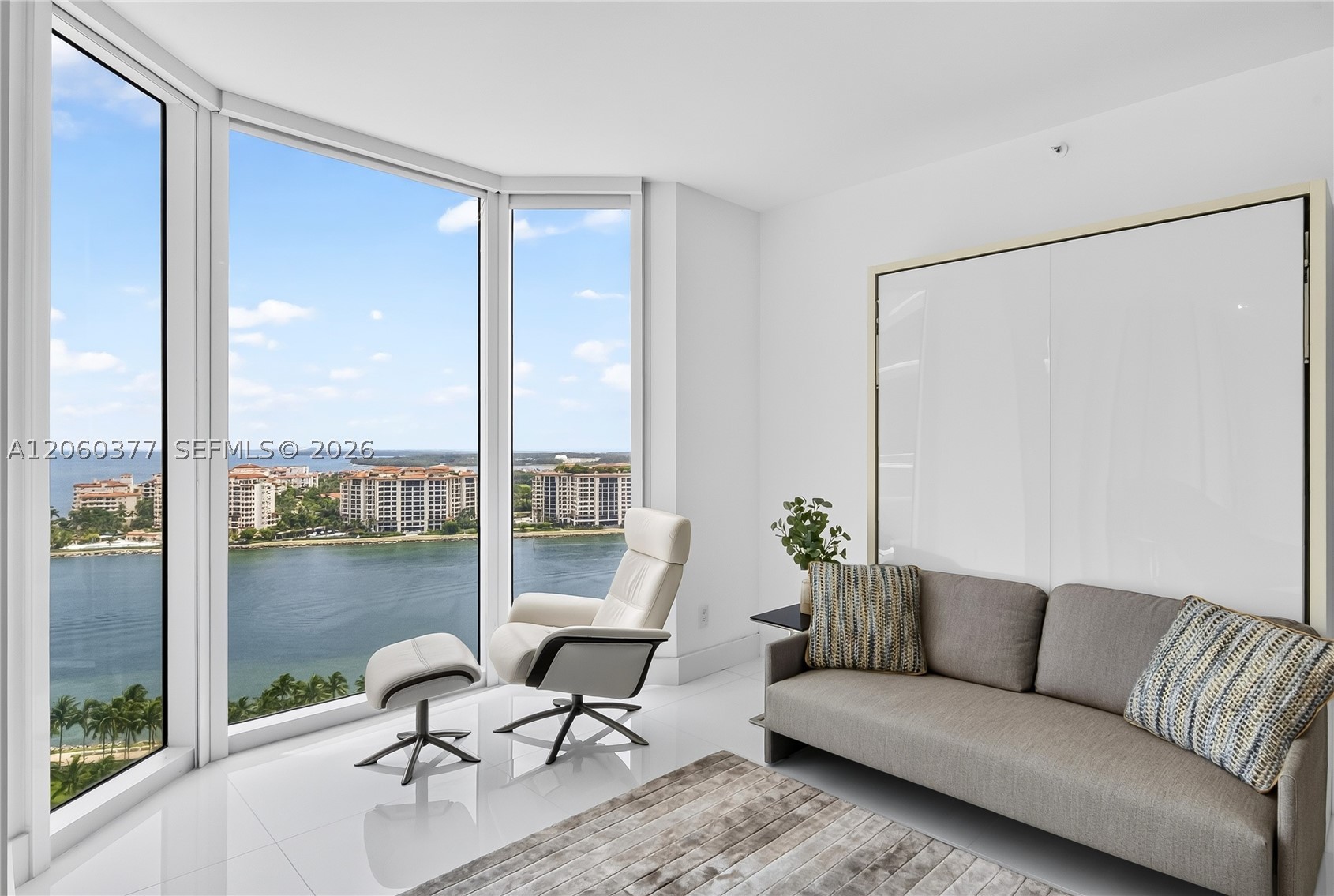 300 S Pointe Dr #2104, Miami Beach FL 33139