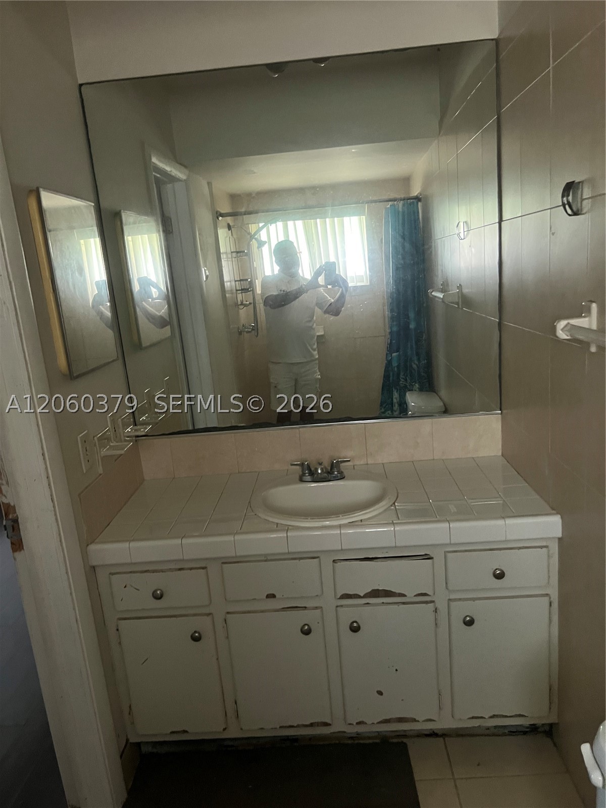 3700 NW 25th St, Lauderdale Lakes FL 33311