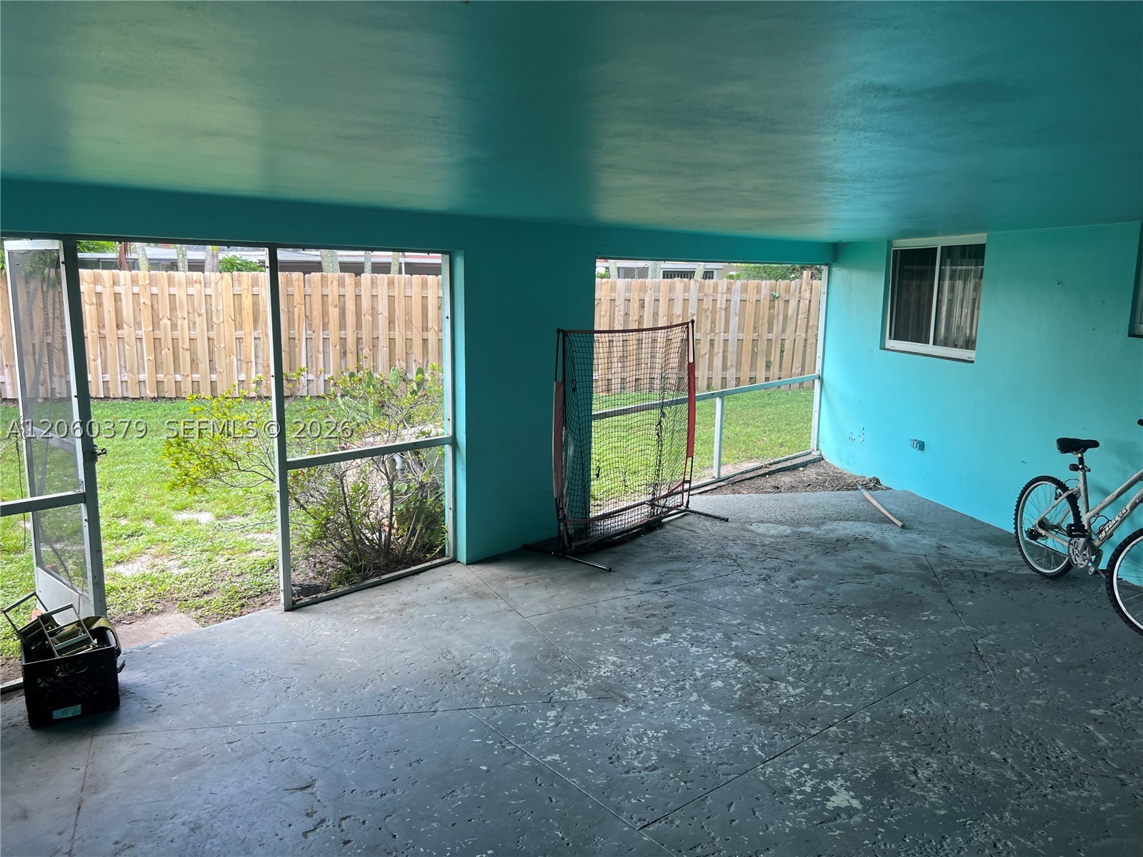 3700 NW 25th St, Lauderdale Lakes FL 33311