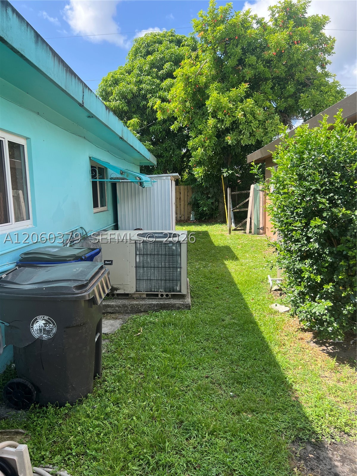 3700 NW 25th St, Lauderdale Lakes FL 33311