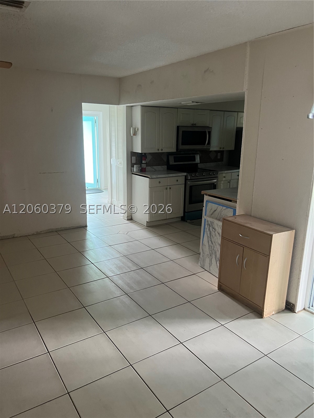 3700 NW 25th St, Lauderdale Lakes FL 33311