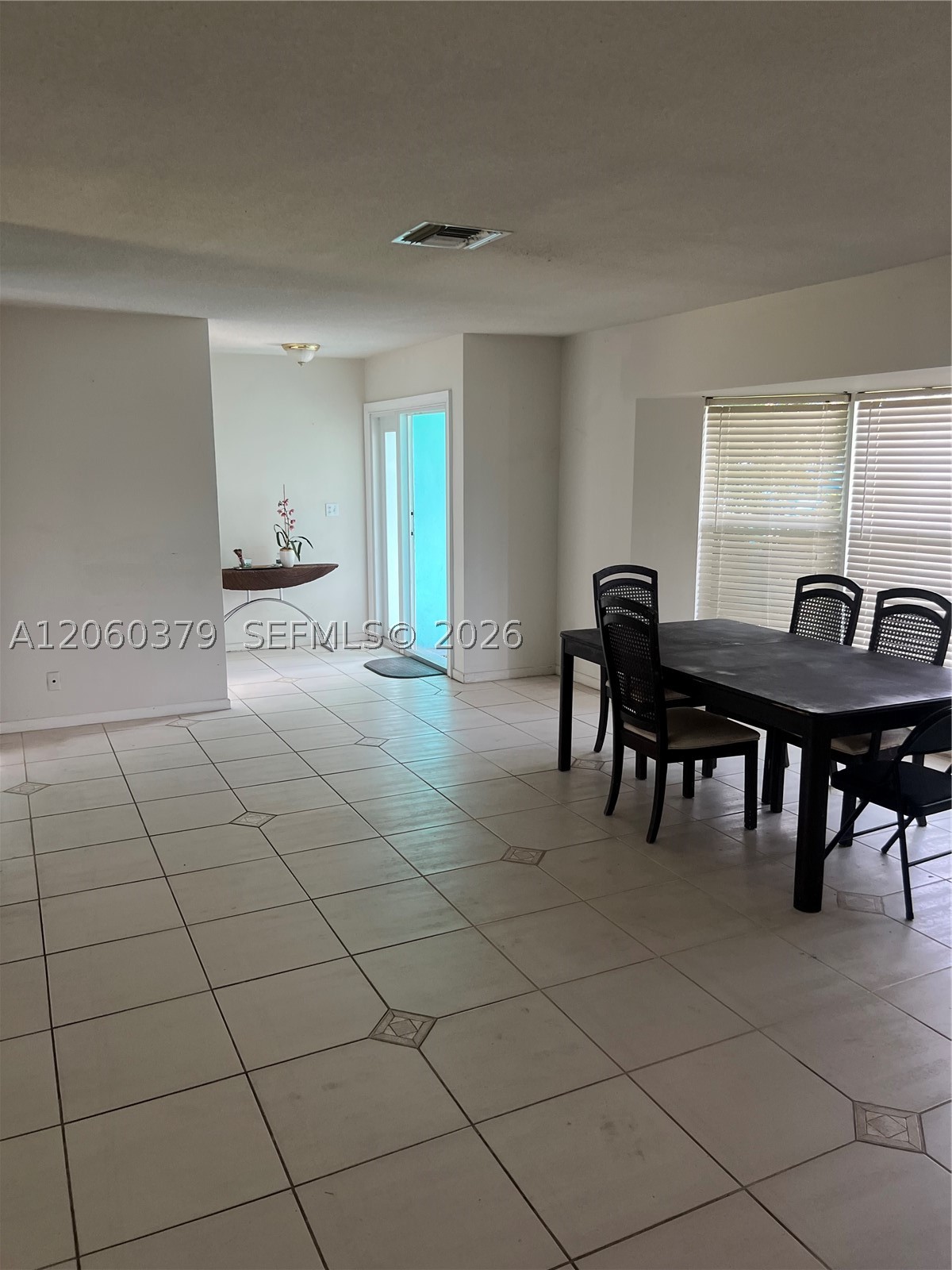3700 NW 25th St, Lauderdale Lakes FL 33311