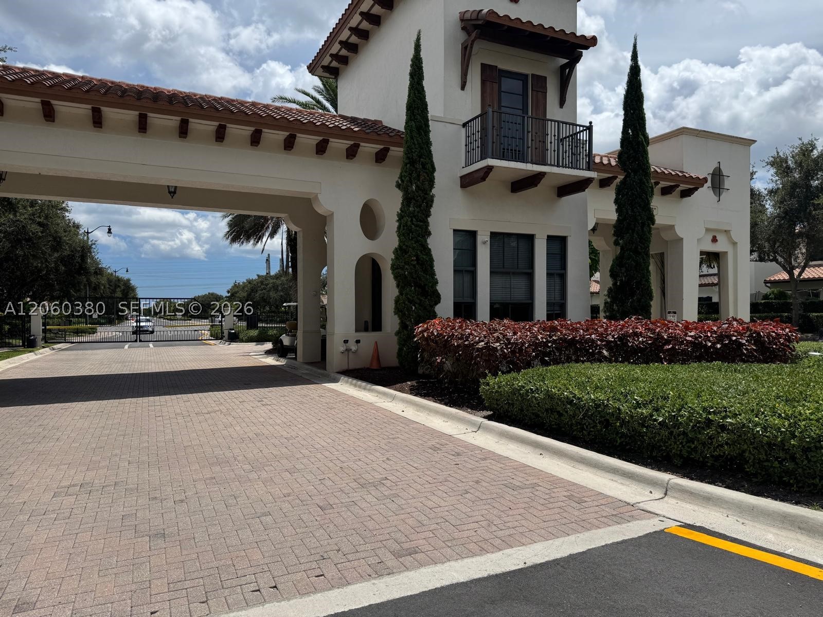 8514 NW 37th Ct, Cooper City FL 33024