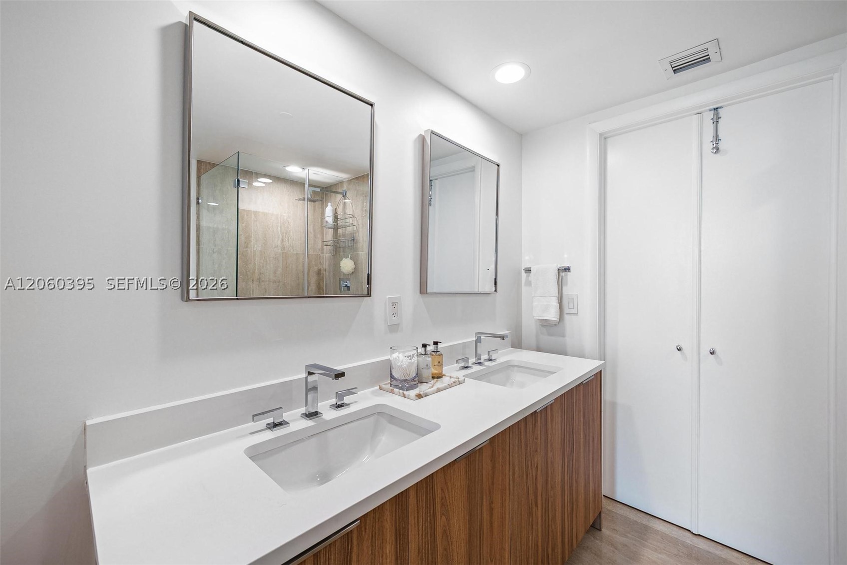 50 BISCAYNE BLVD #2706, Miami FL 33132