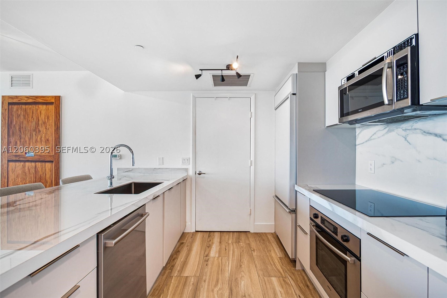 50 BISCAYNE BLVD #2706, Miami FL 33132