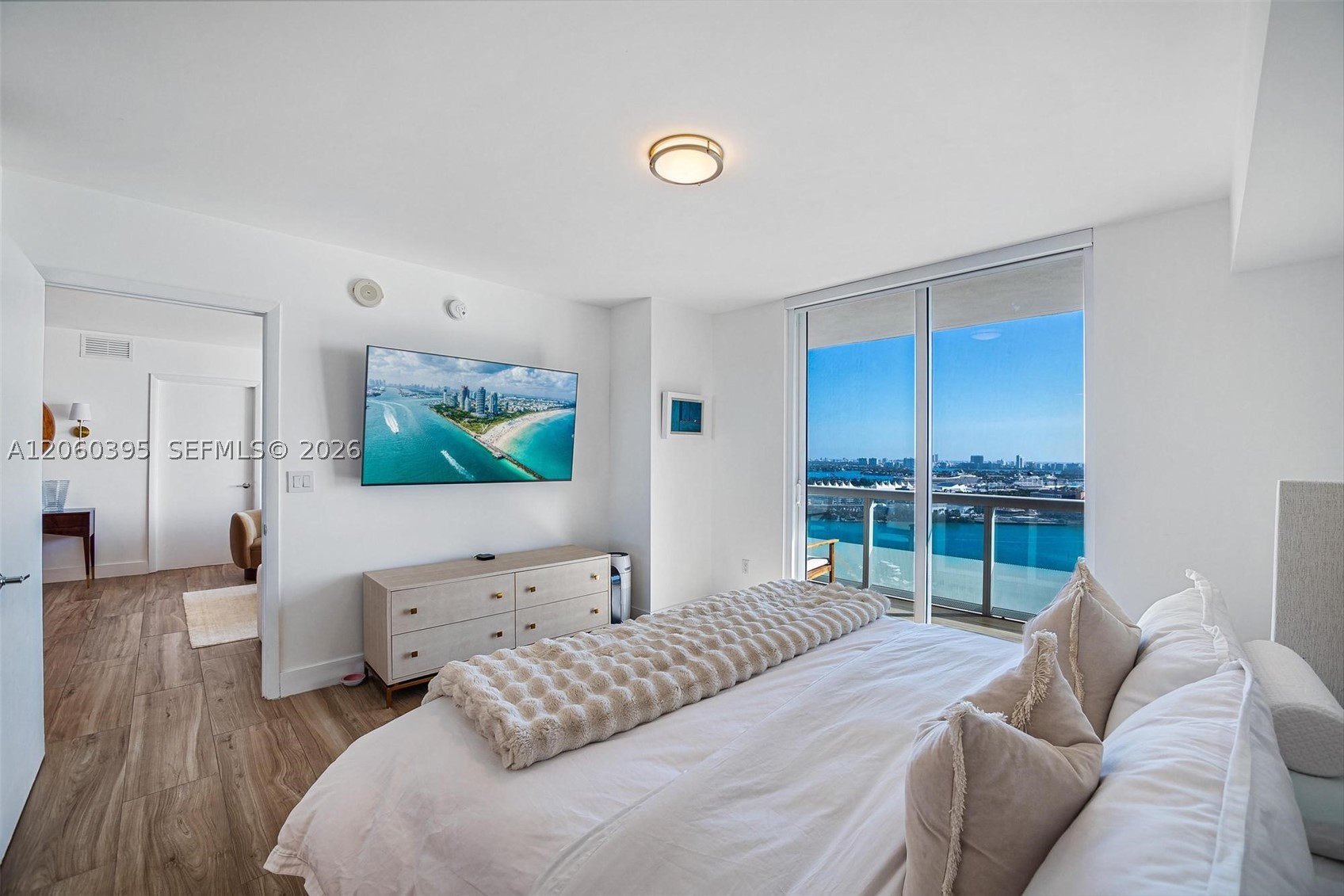 50 BISCAYNE BLVD #2706, Miami FL 33132