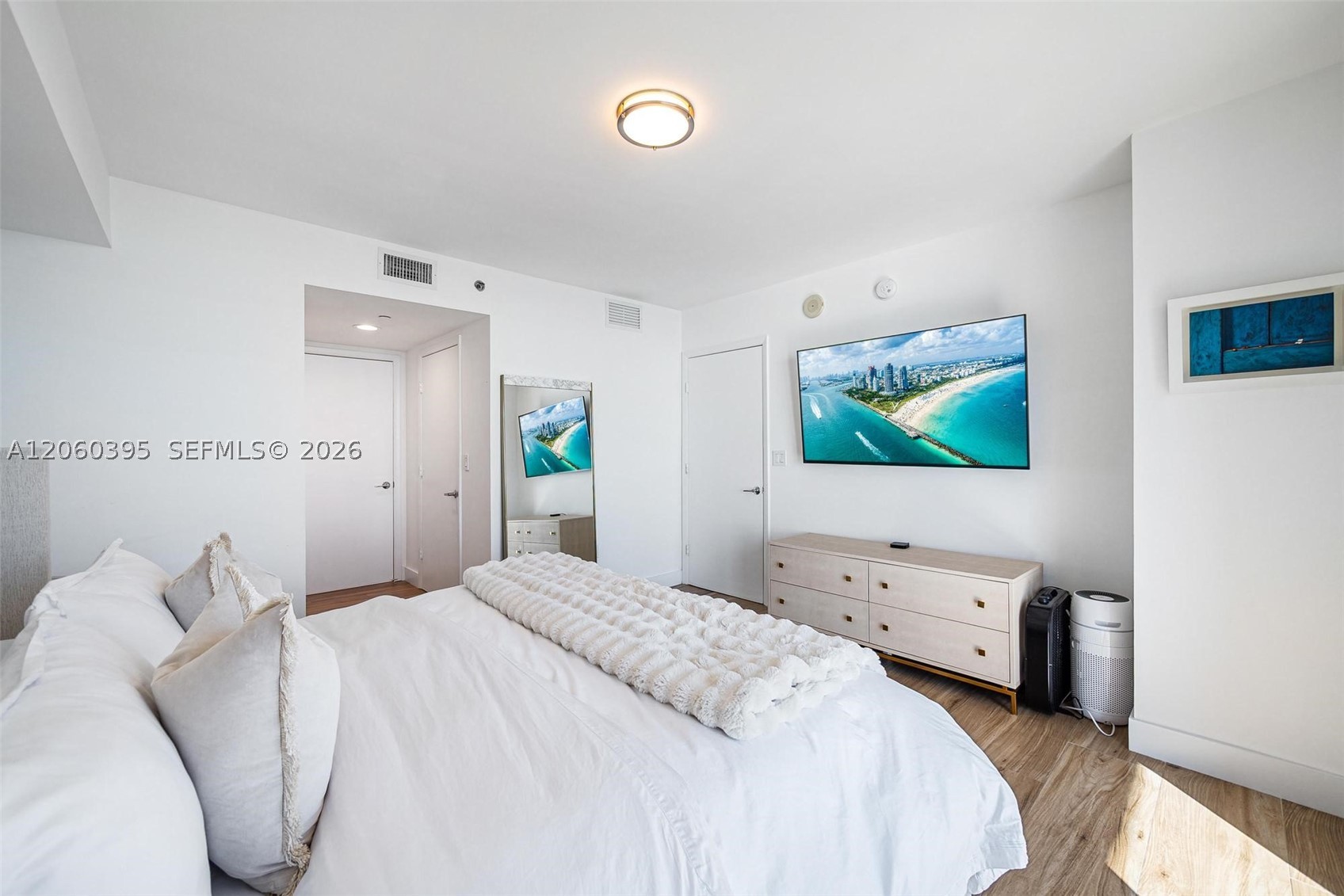 50 BISCAYNE BLVD #2706, Miami FL 33132