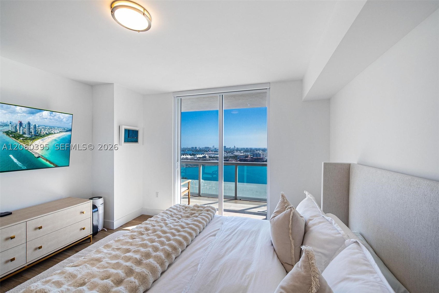 50 BISCAYNE BLVD #2706, Miami FL 33132