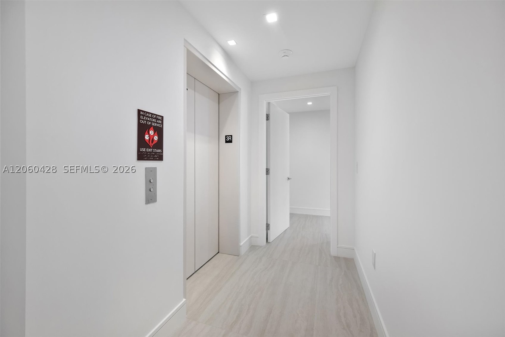 2411 Laguna Circle #306, Miami FL 33181