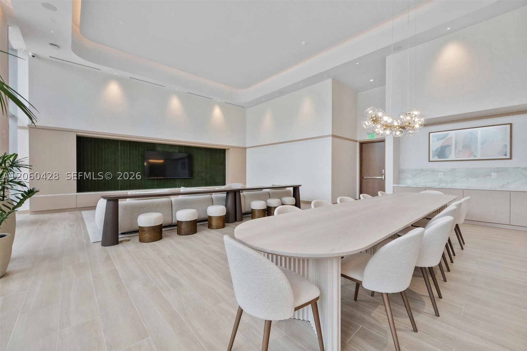 2411 Laguna Circle #306, Miami FL 33181