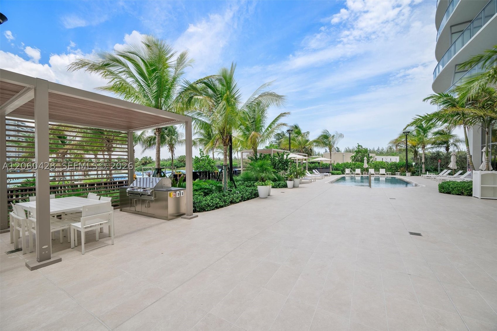 2411 Laguna Circle #306, Miami FL 33181
