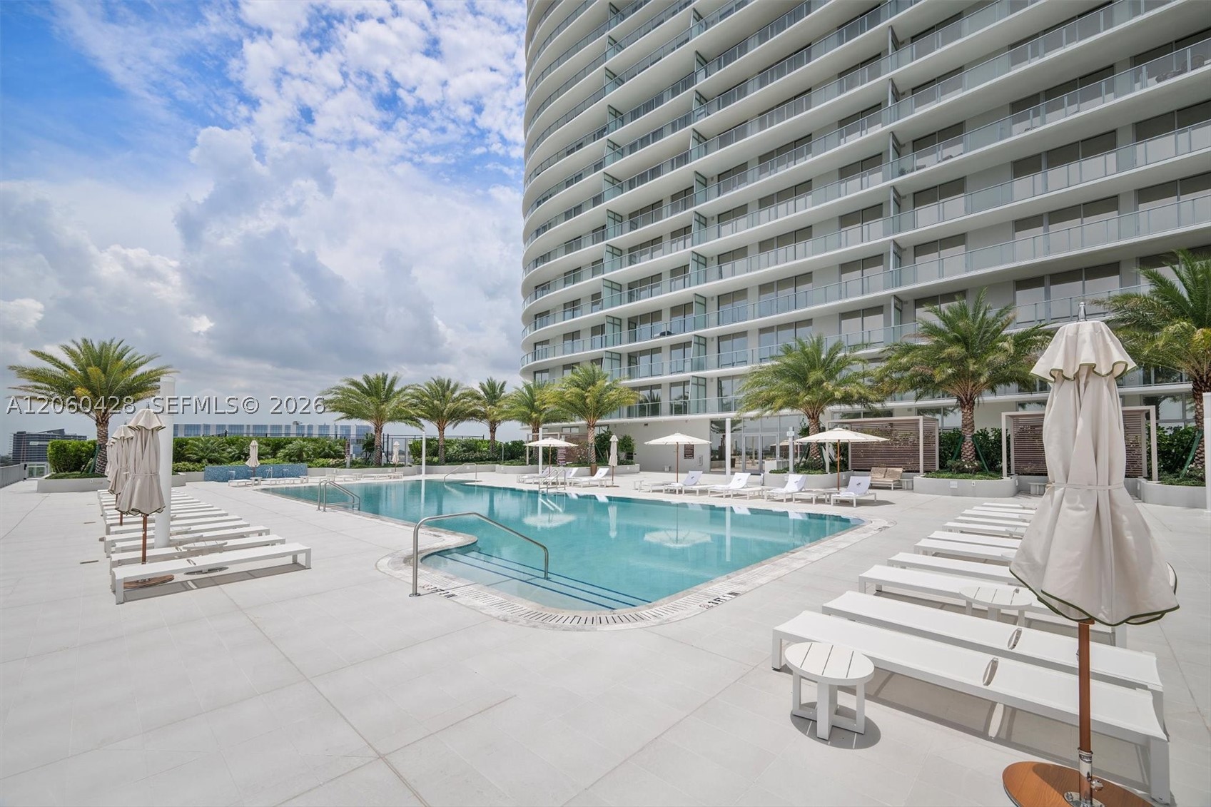 2411 Laguna Circle #306, Miami FL 33181
