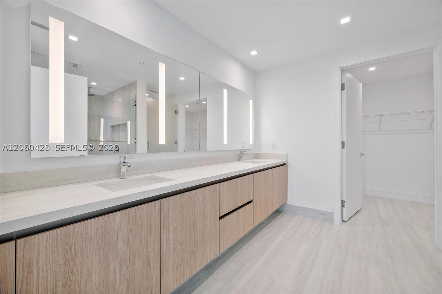 2411 Laguna Circle #306, Miami FL 33181