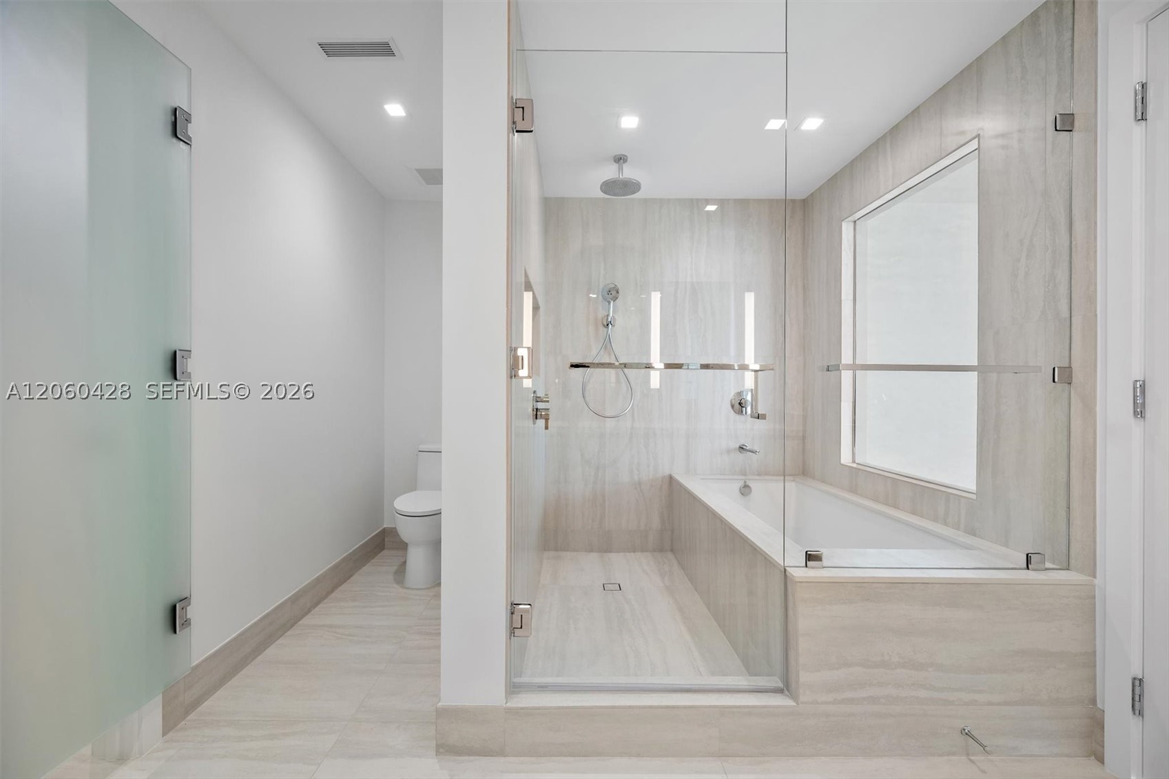 2411 Laguna Circle #306, Miami FL 33181
