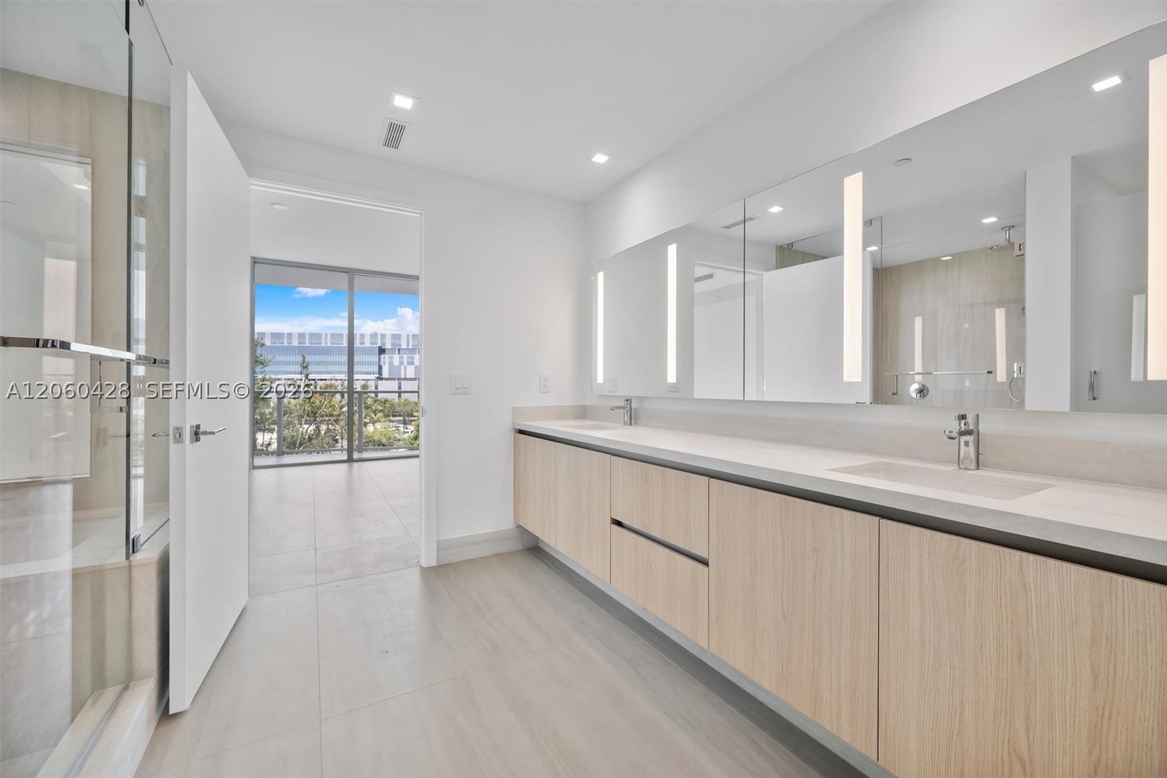 2411 Laguna Circle #306, Miami FL 33181