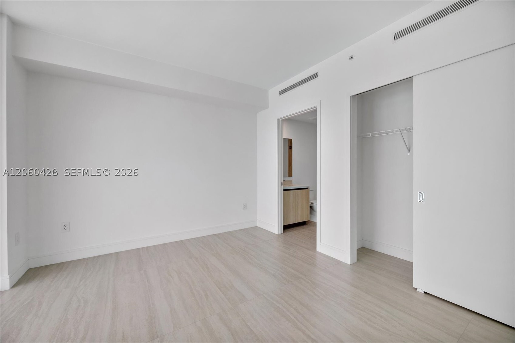 2411 Laguna Circle #306, Miami FL 33181