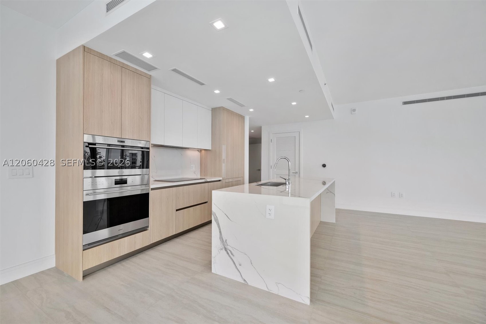2411 Laguna Circle #306, Miami FL 33181