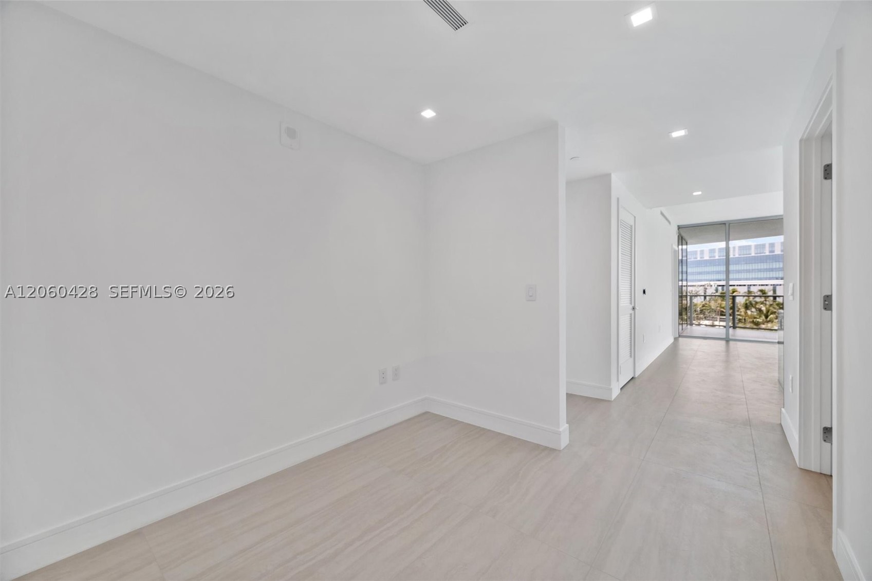 2411 Laguna Circle #306, Miami FL 33181