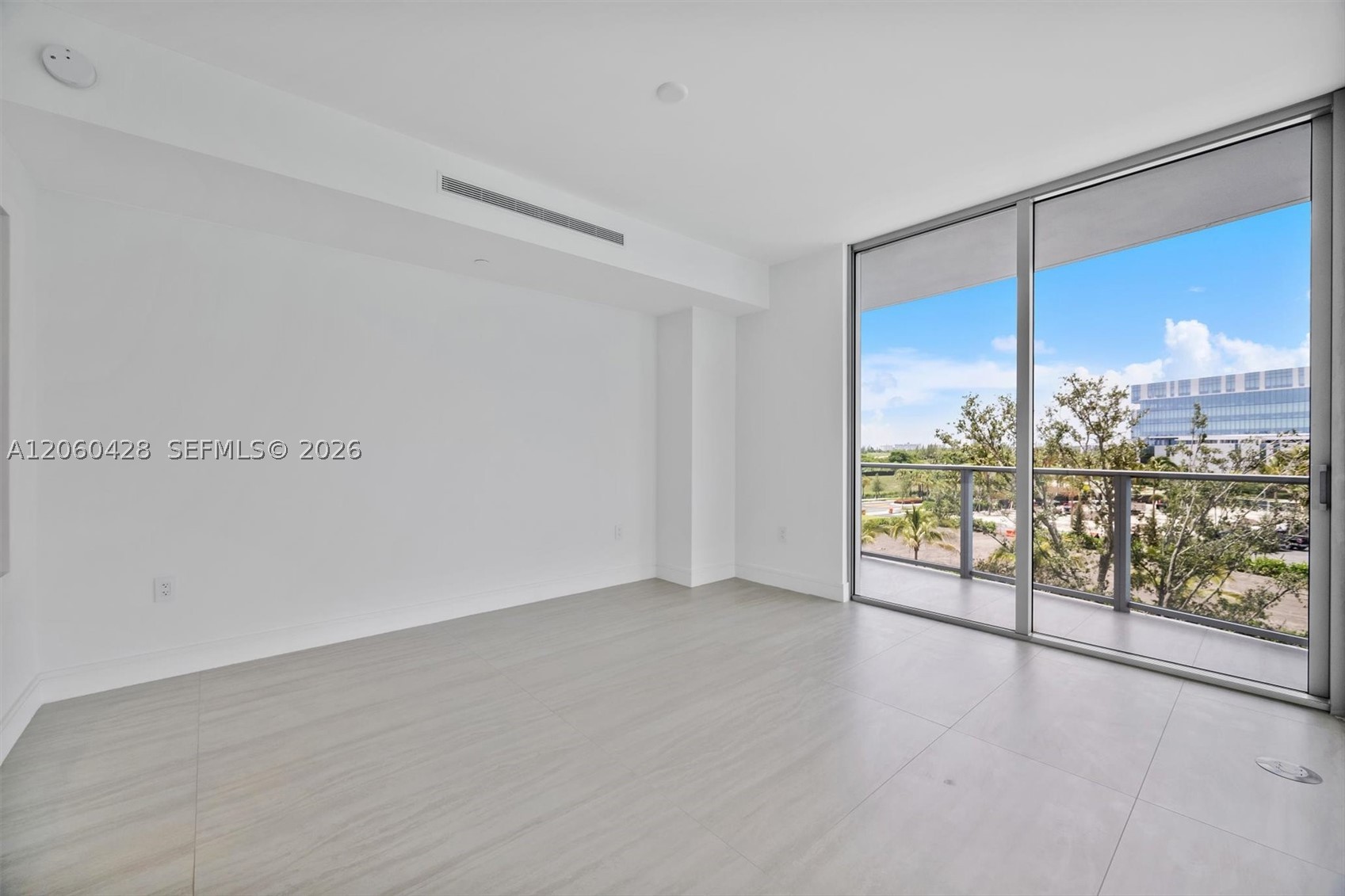 2411 Laguna Circle #306, Miami FL 33181