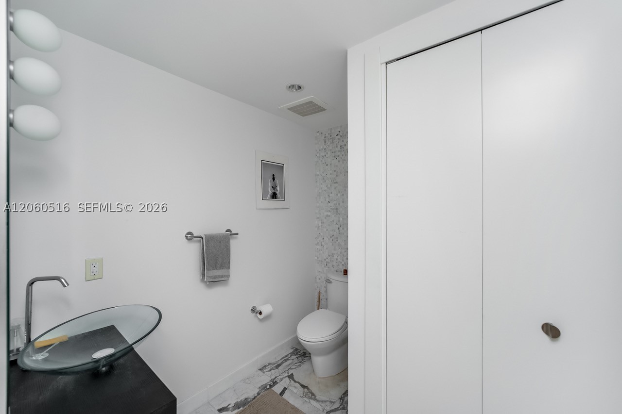 200 Biscayne Boulevard Way #4006, Miami FL 33131