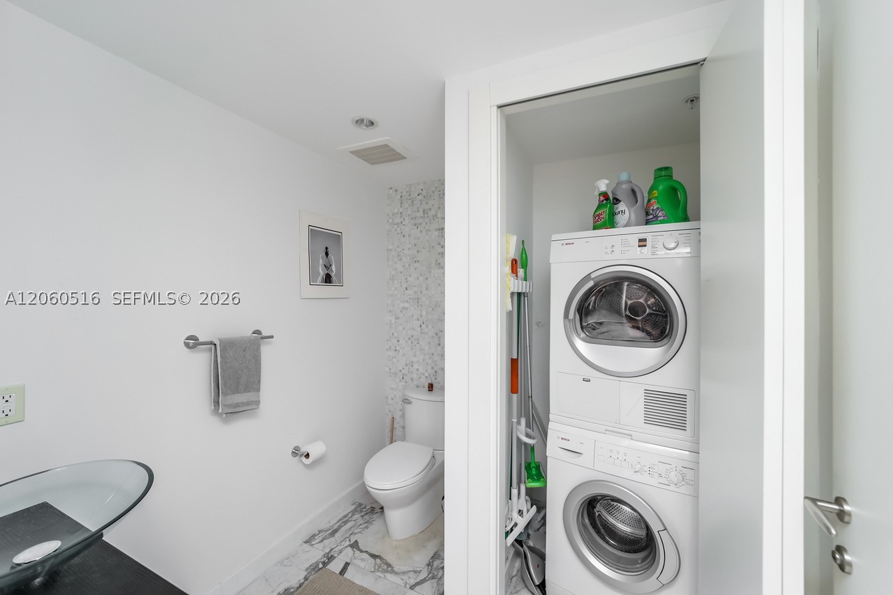 200 Biscayne Boulevard Way #4006, Miami FL 33131