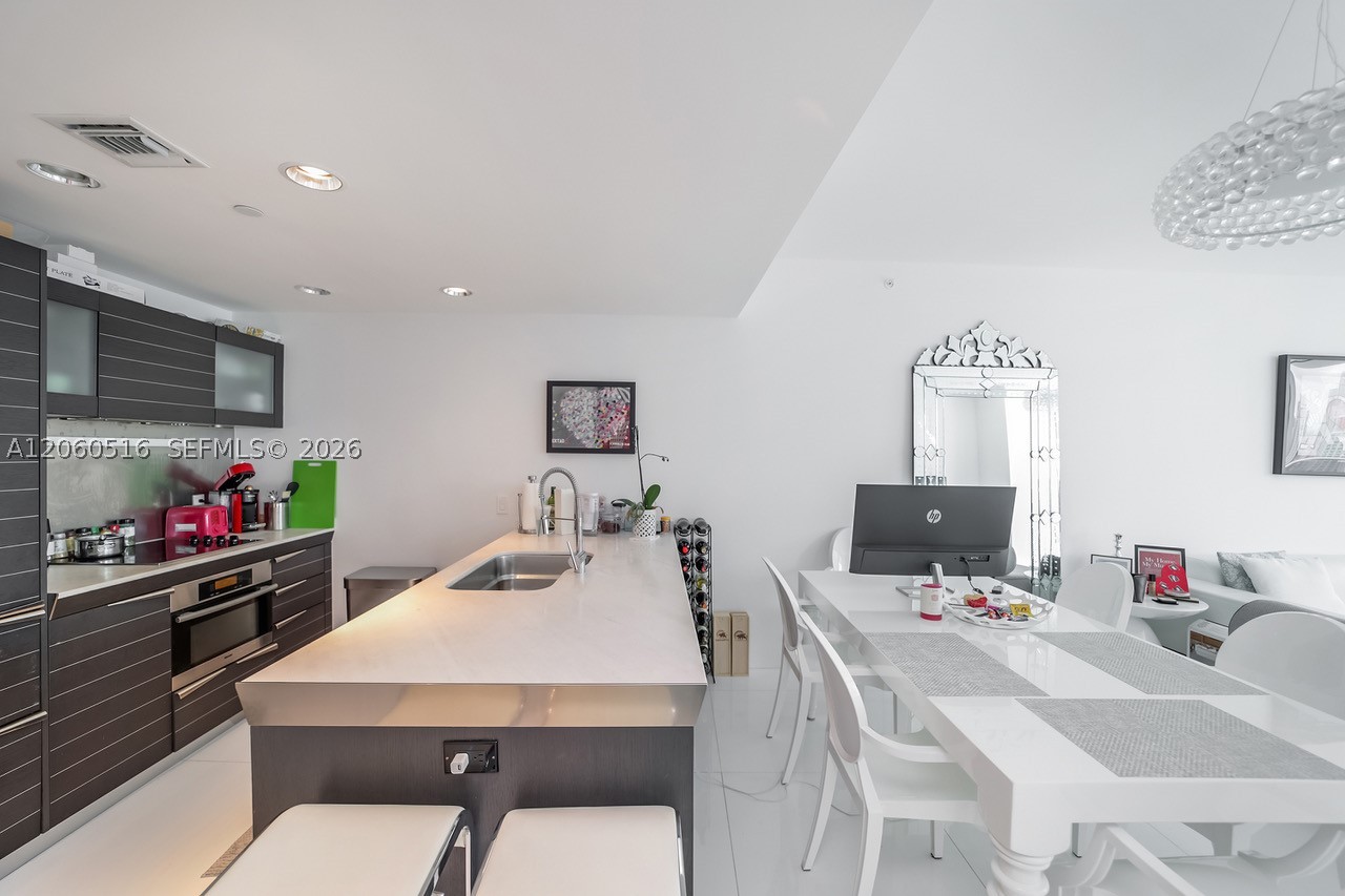 200 Biscayne Boulevard Way #4006, Miami FL 33131