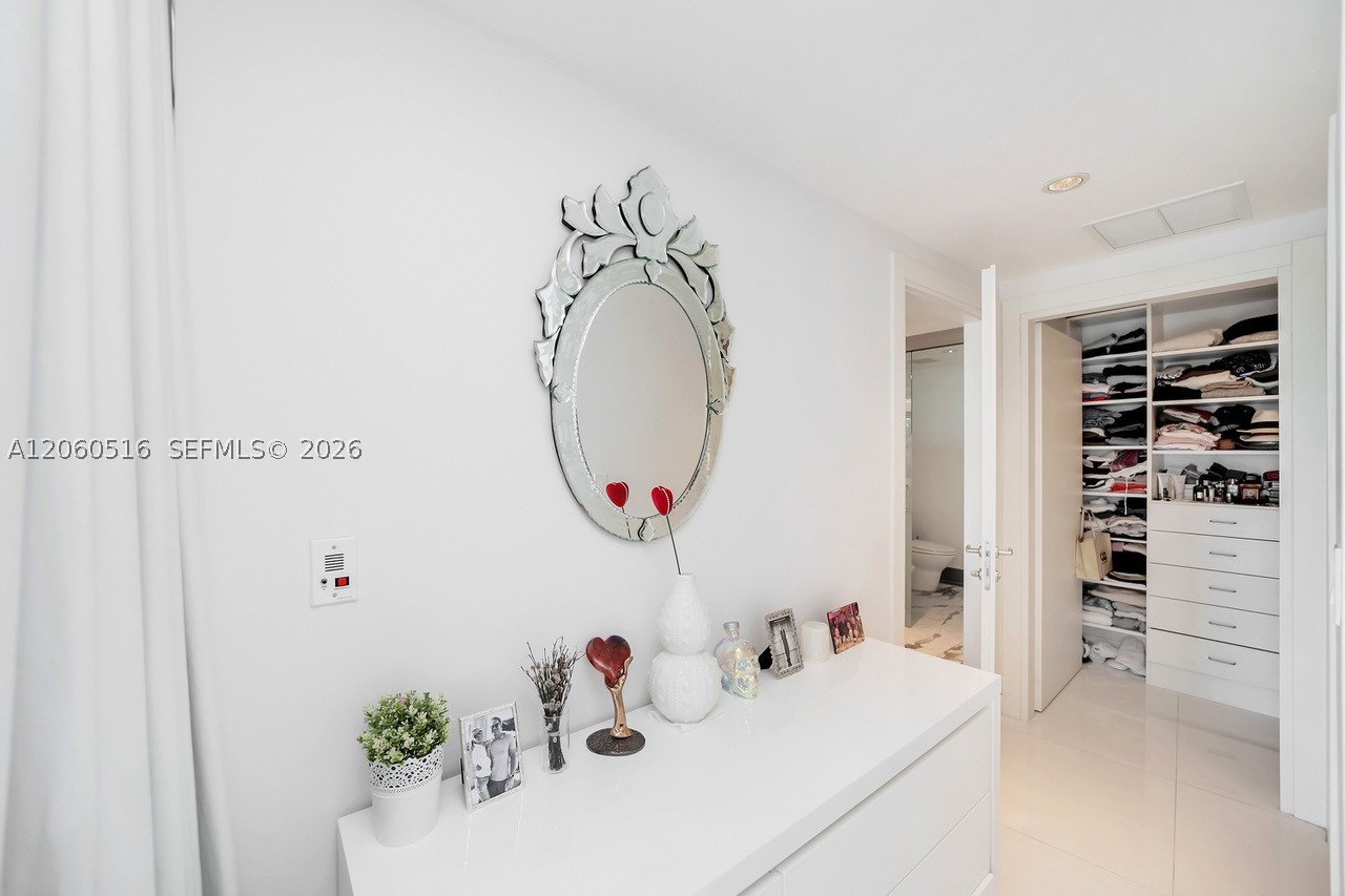 200 Biscayne Boulevard Way #4006, Miami FL 33131