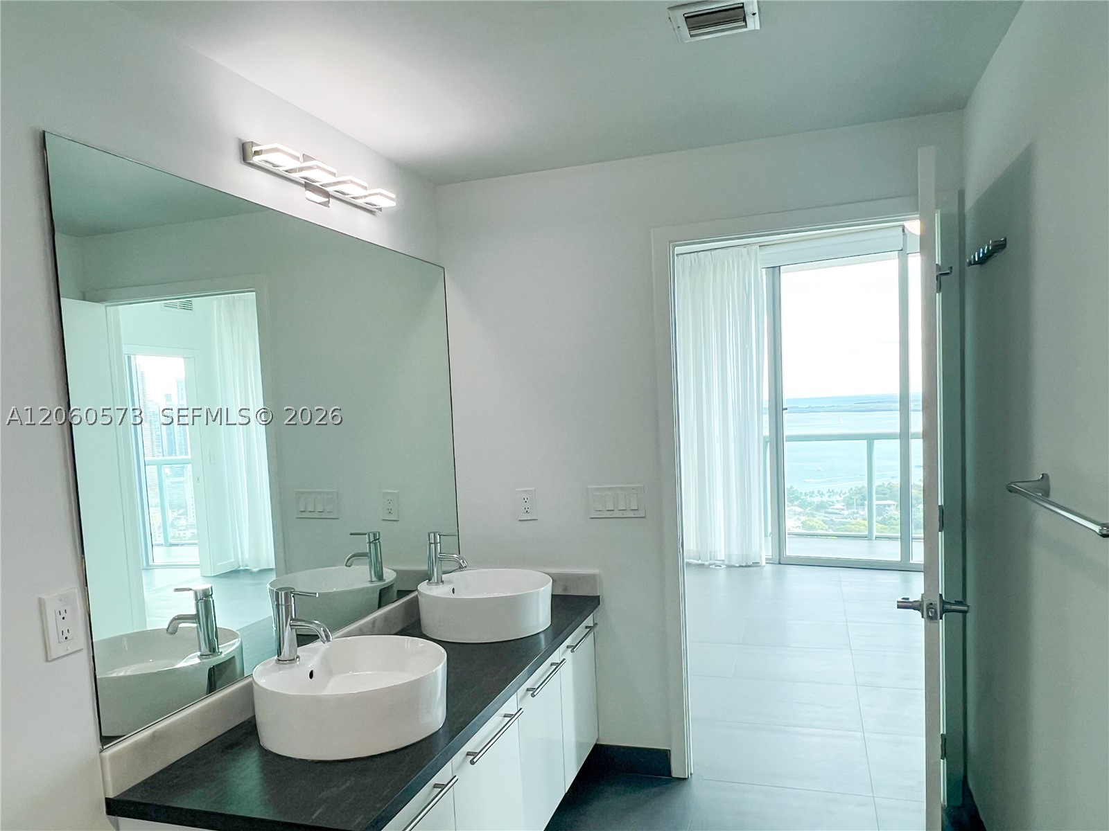 888 Biscayne Blvd #3701, Miami FL 33132