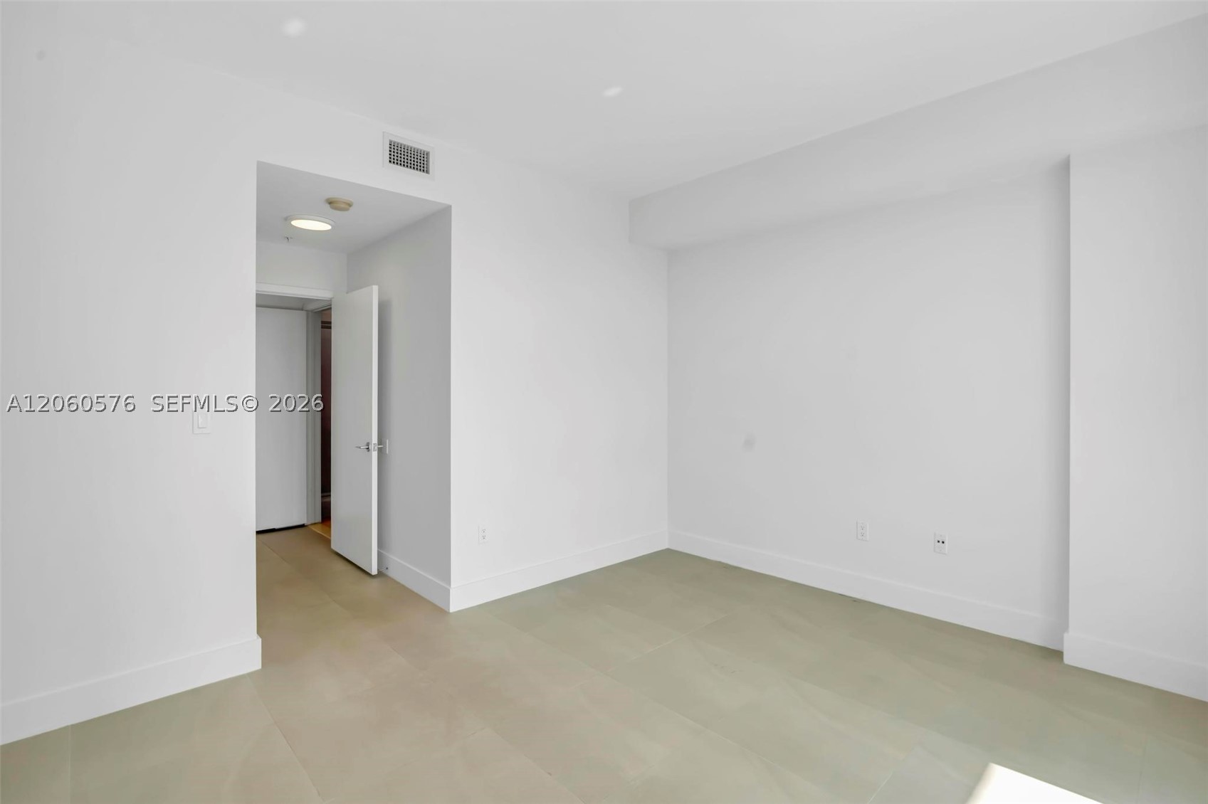 79 SW 12th St #2302-S, Miami FL 33130
