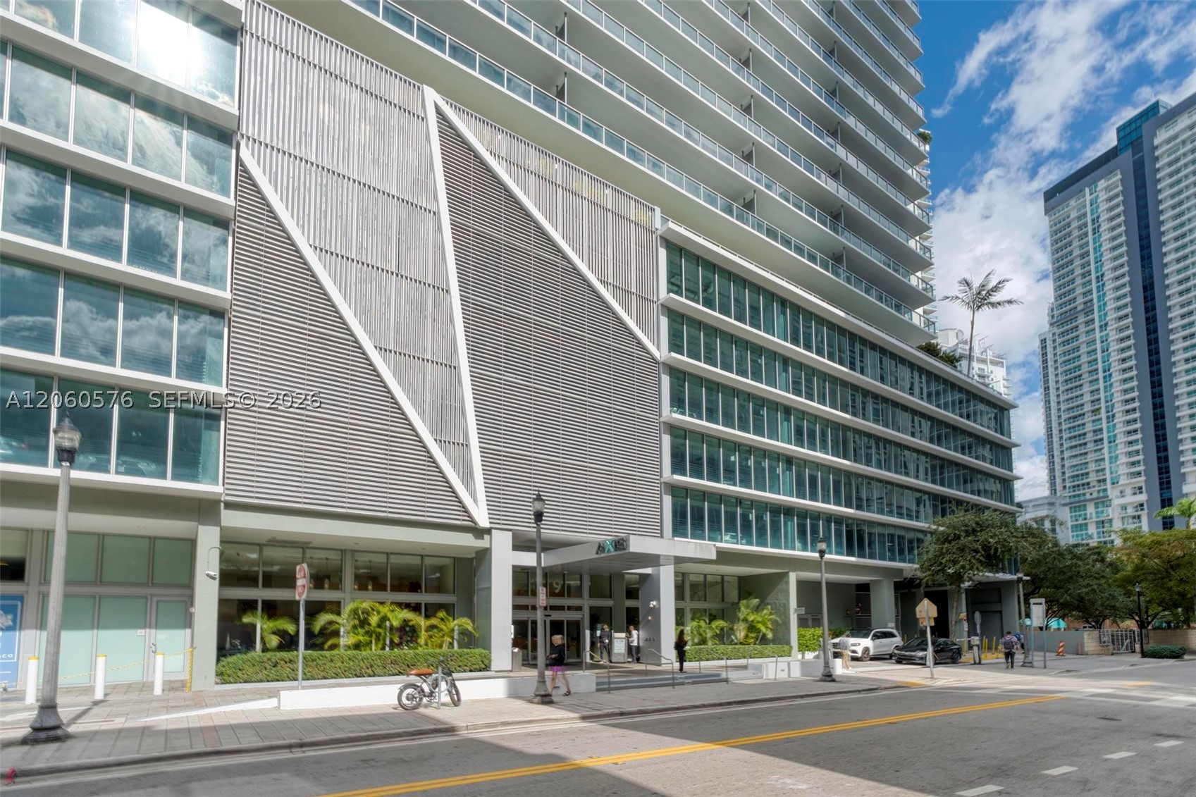 79 SW 12th St #2302-S, Miami FL 33130