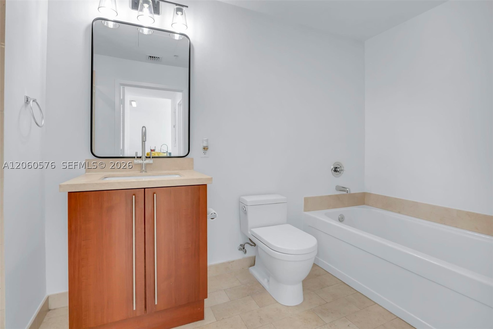 79 SW 12th St #2302-S, Miami FL 33130