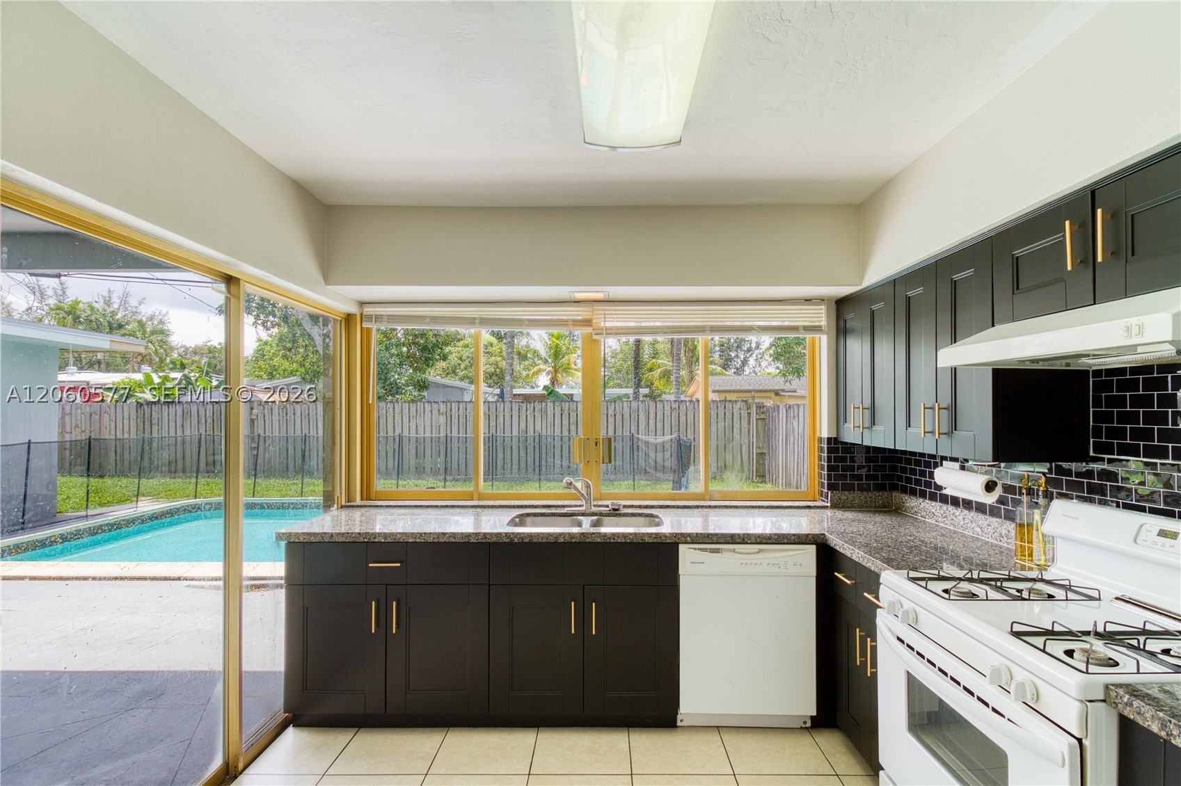 6620 NW 21st Ct, Sunrise FL 33313