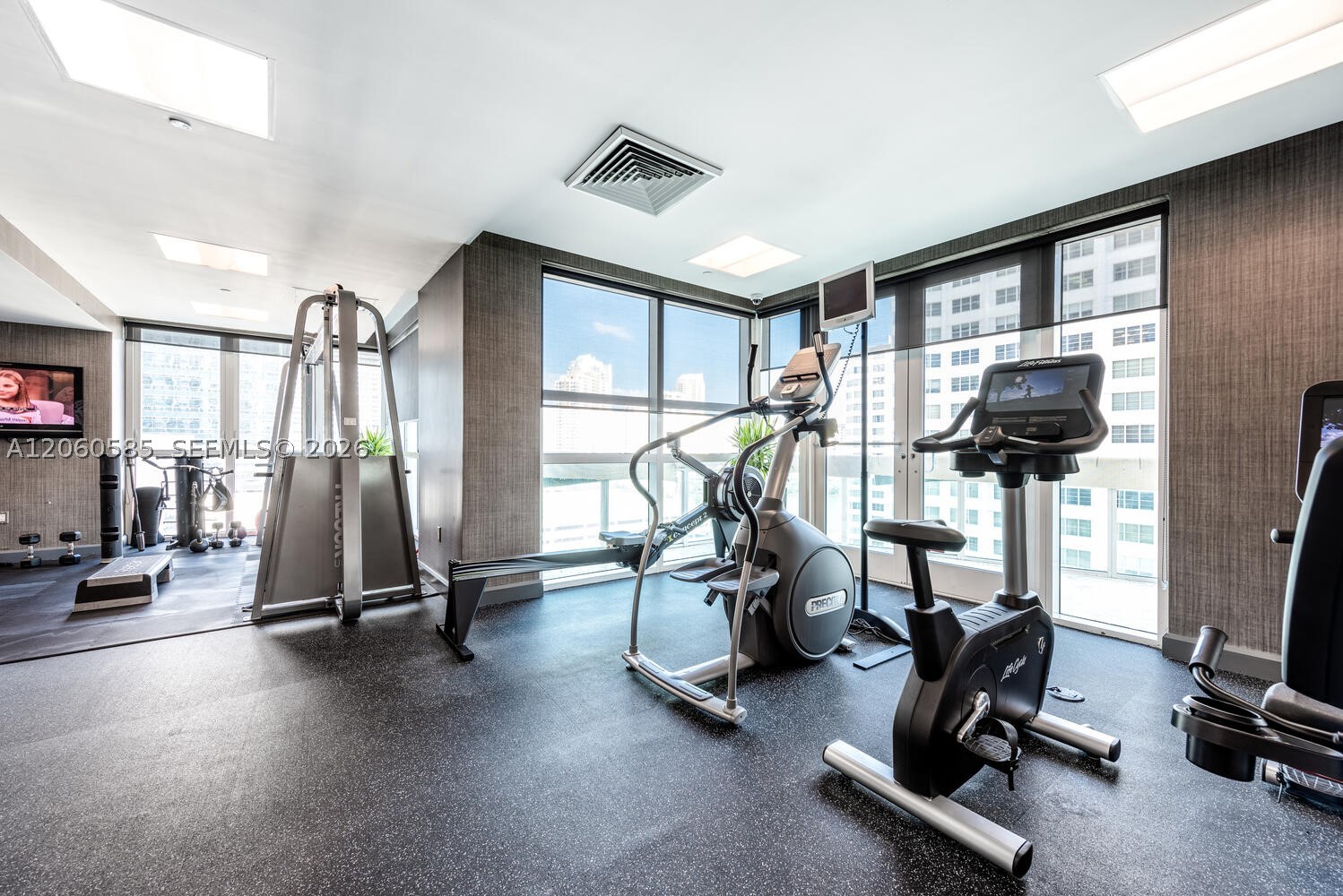 950 Brickell Bay Dr #4801, Miami FL 33131