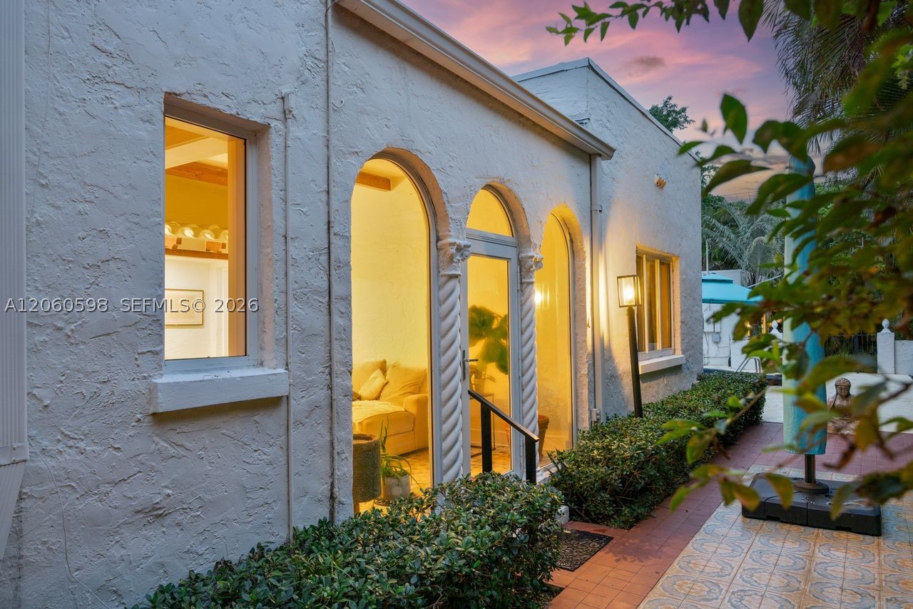 1042 Sorolla Ave, Coral Gables FL 33134