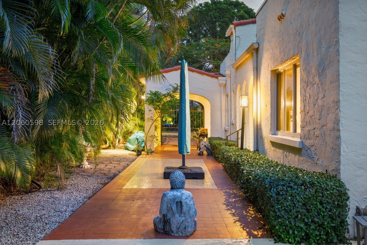 1042 Sorolla Ave, Coral Gables FL 33134