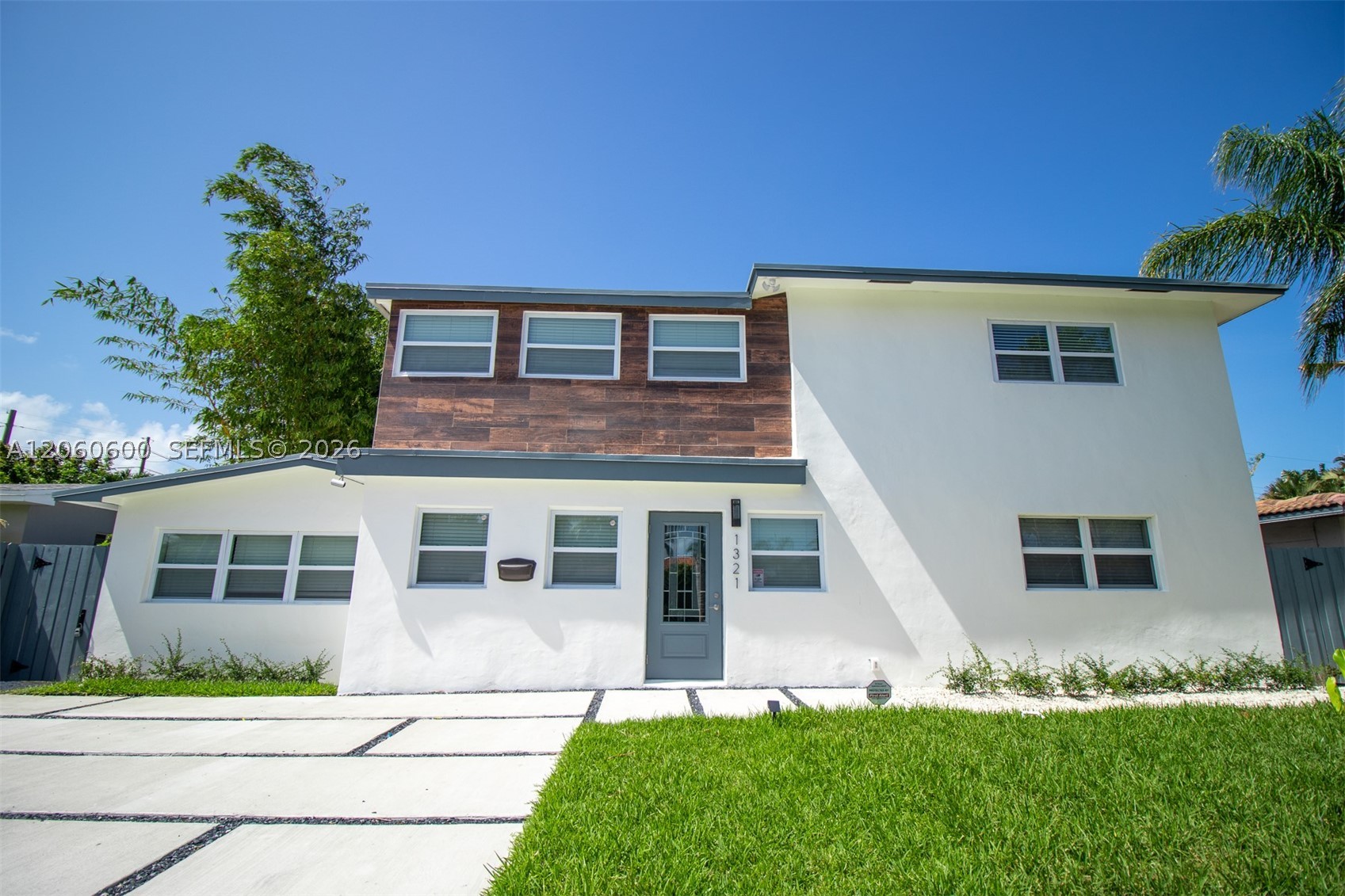 1321 NE 14th St, Fort Lauderdale FL 33304