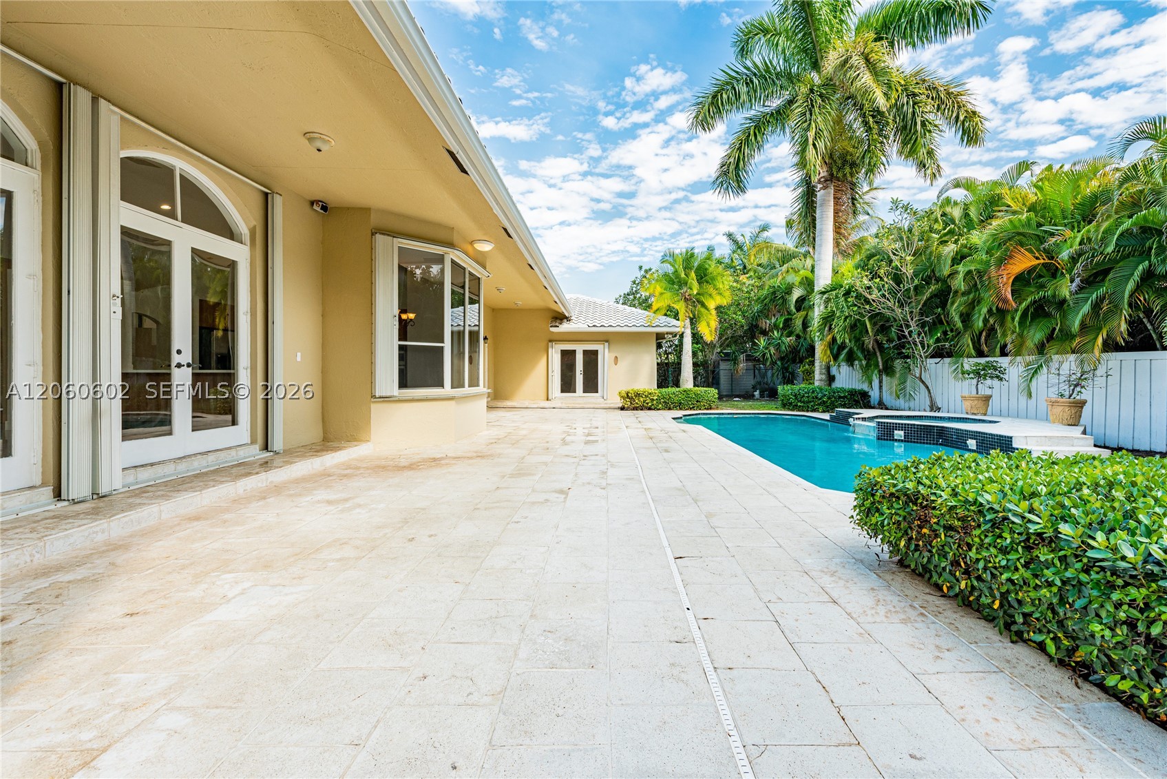 Miami FL 33143 - A12060602