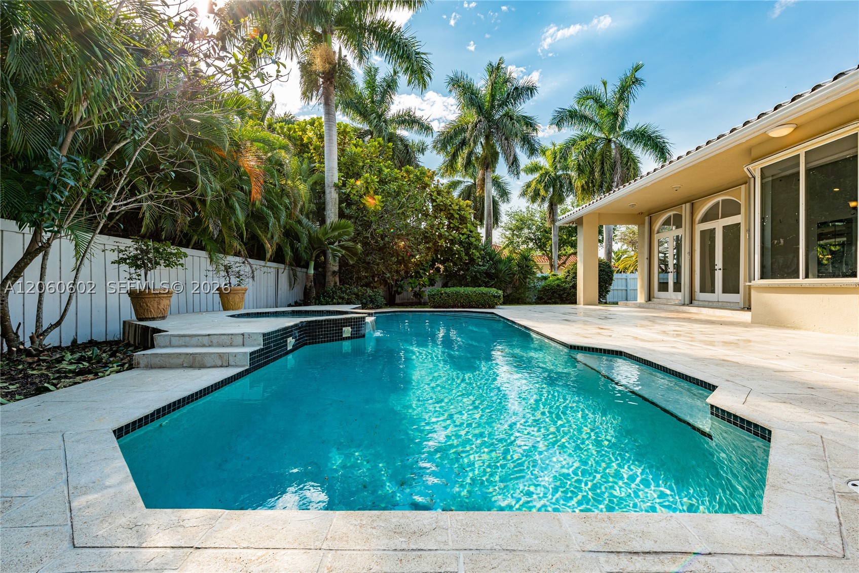 Miami FL 33143 - A12060602