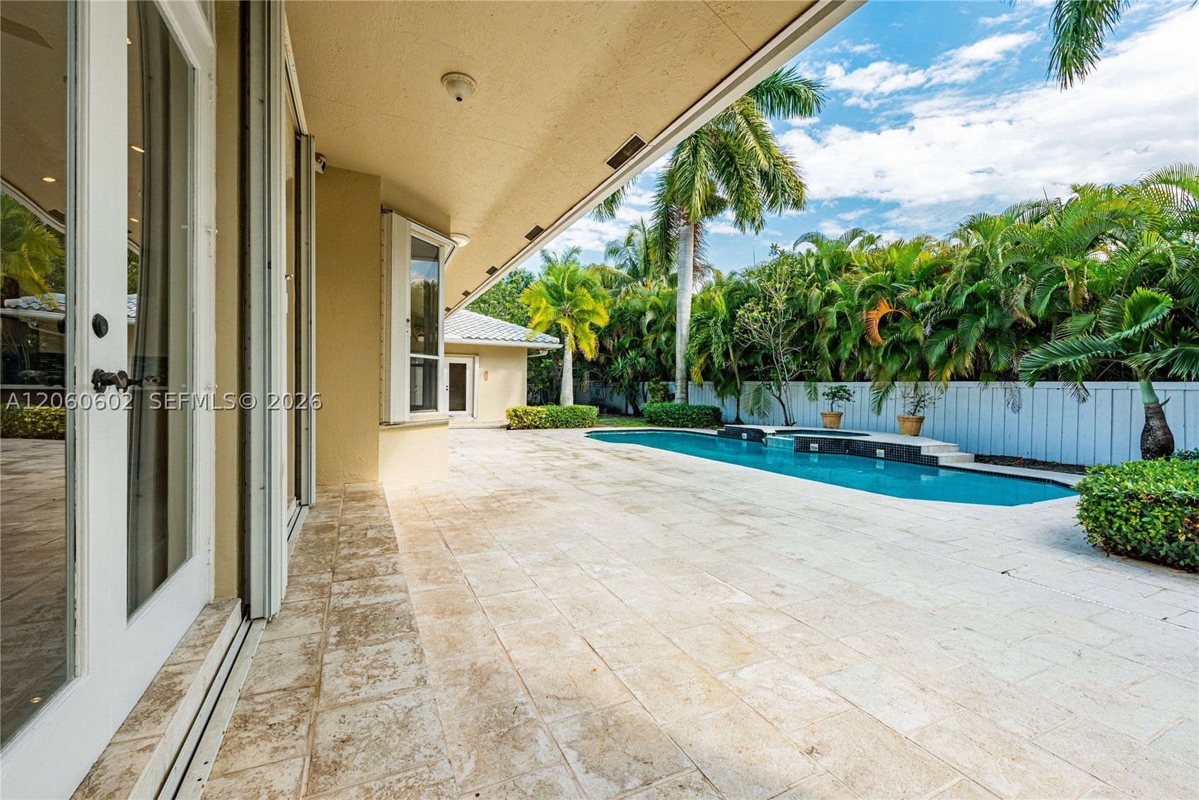 Miami FL 33143 - A12060602
