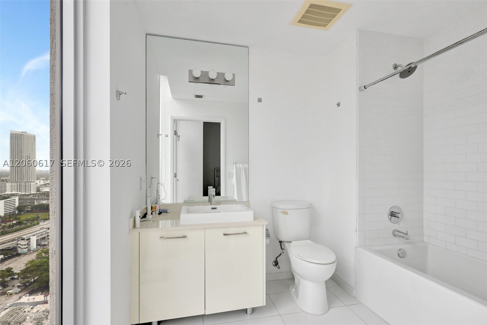 151 SE 1st St #2511, Miami FL 33131