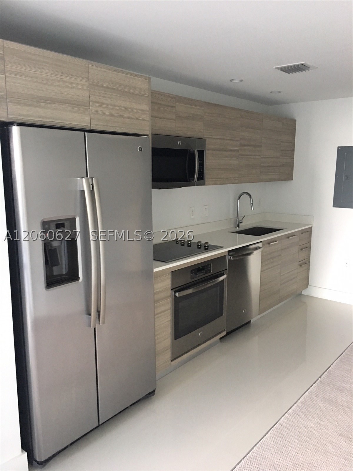 121 NE 34th St #914, Miami FL 33137