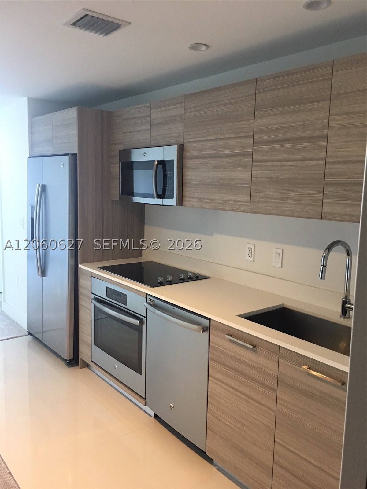 121 NE 34th St #914, Miami FL 33137