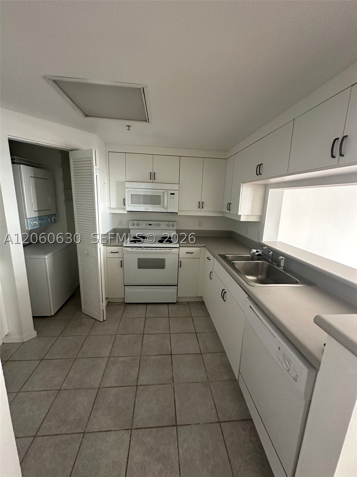 701 Brickell Key Blvd #1808, Miami FL 33131