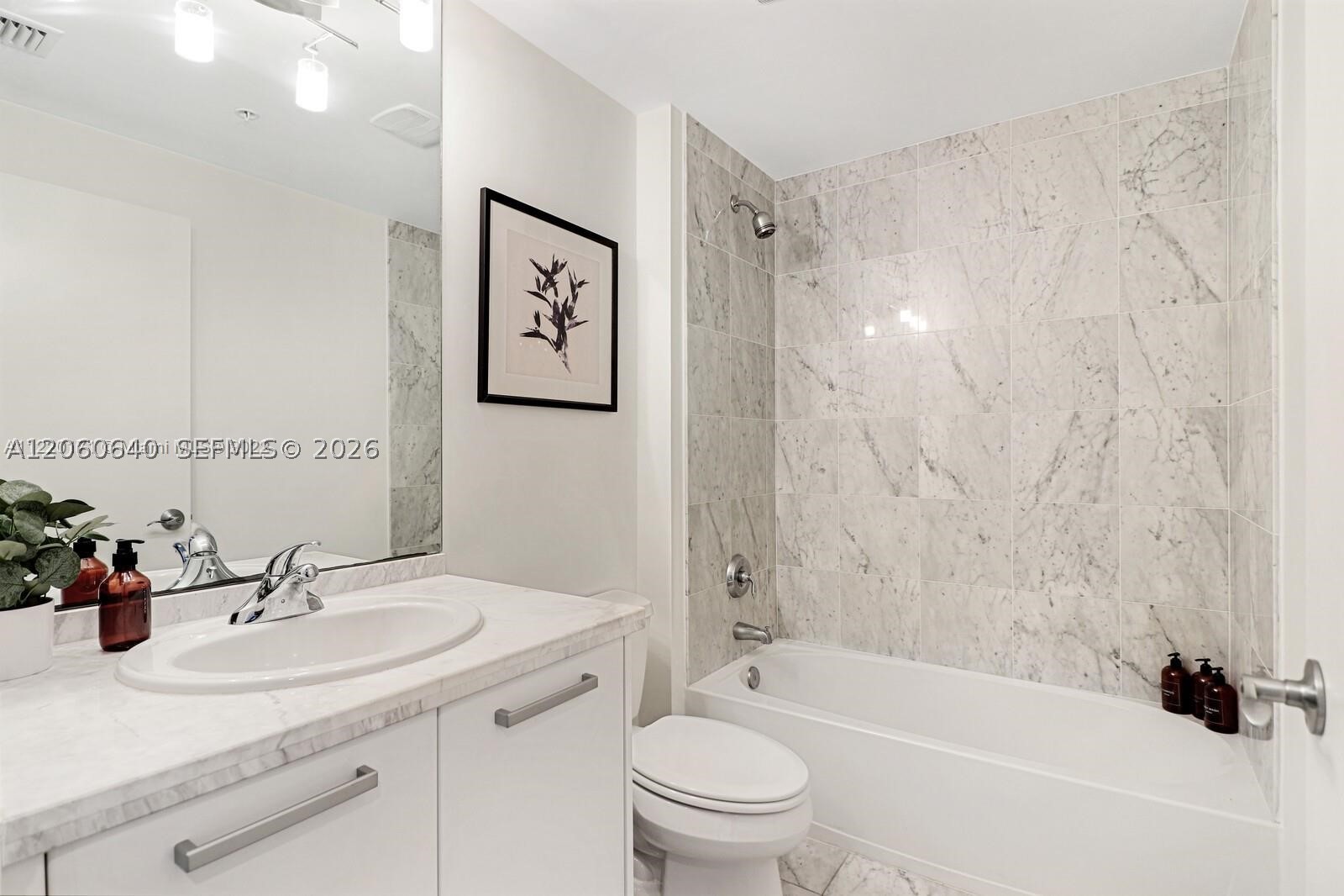 253 NE 2nd St #508, Miami FL 33132