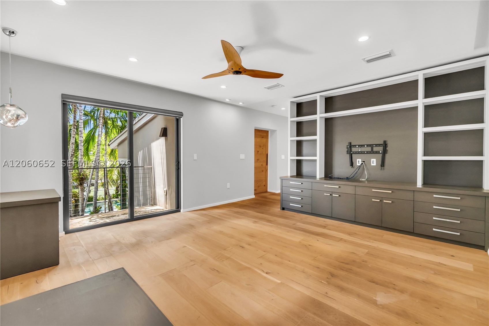 6840 Sunrise Pl, Coral Gables FL 33133