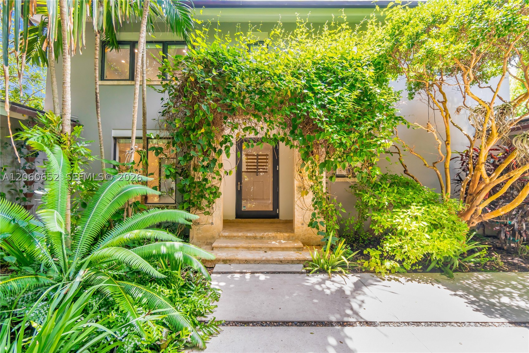 6840 Sunrise Pl, Coral Gables FL 33133