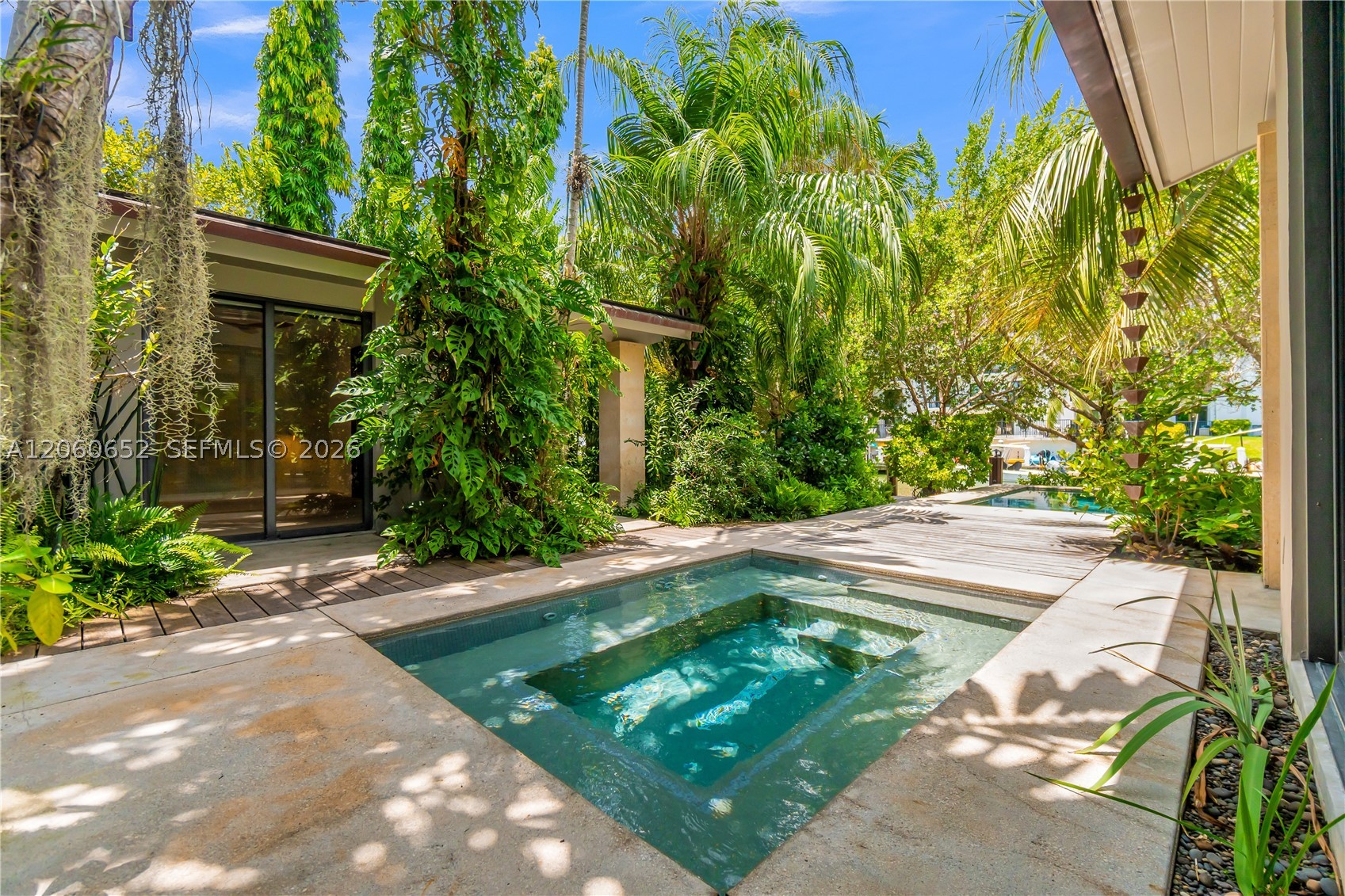 6840 Sunrise Pl, Coral Gables FL 33133